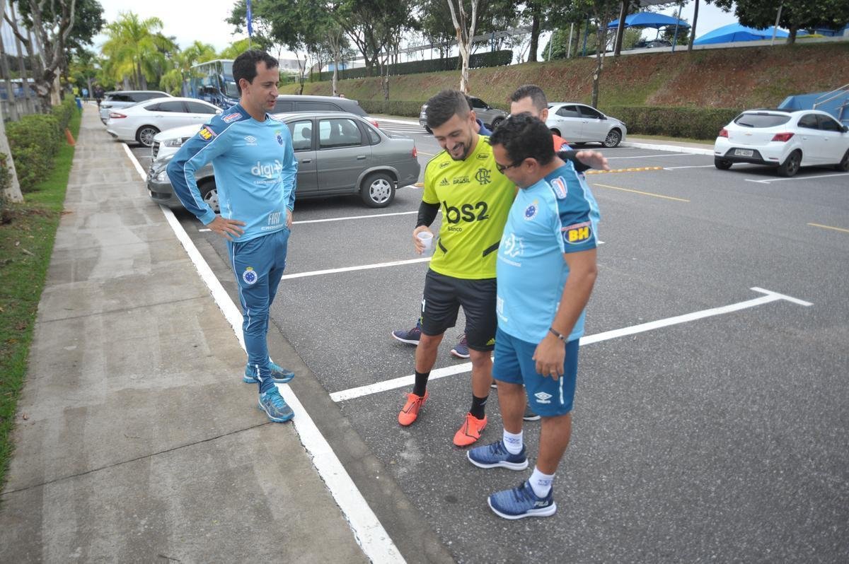 Para treino do Flamengo, Arrascaeta retornou  Toca da Raposa II pela primeira vez aps deixar o Cruzeiro
