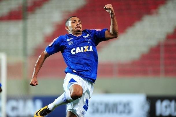 Aps por 2 a 2 no tempo normal, Cruzeiro derrotou Atltico por 4 a 2 nas penalidades e se sagrou campeo de torneio indito. Em 2018, clube celeste disputar a Copa Libertadores da categoria