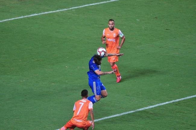 Fotos de Coimbra x Cruzeiro, no Independncia, pela 8 rodada do Mineiro. William Pottker e Felipe Augusto fizeram os gols da vitria celeste por 2 a 0.