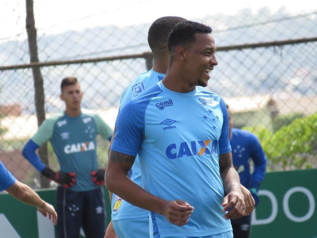 O Cruzeiro fez, nesta tera-feira, o ltimo treino em BH antes da viagem para Santiago, onde enfrenta a Universidad de Chile, pela Copa Libertadores