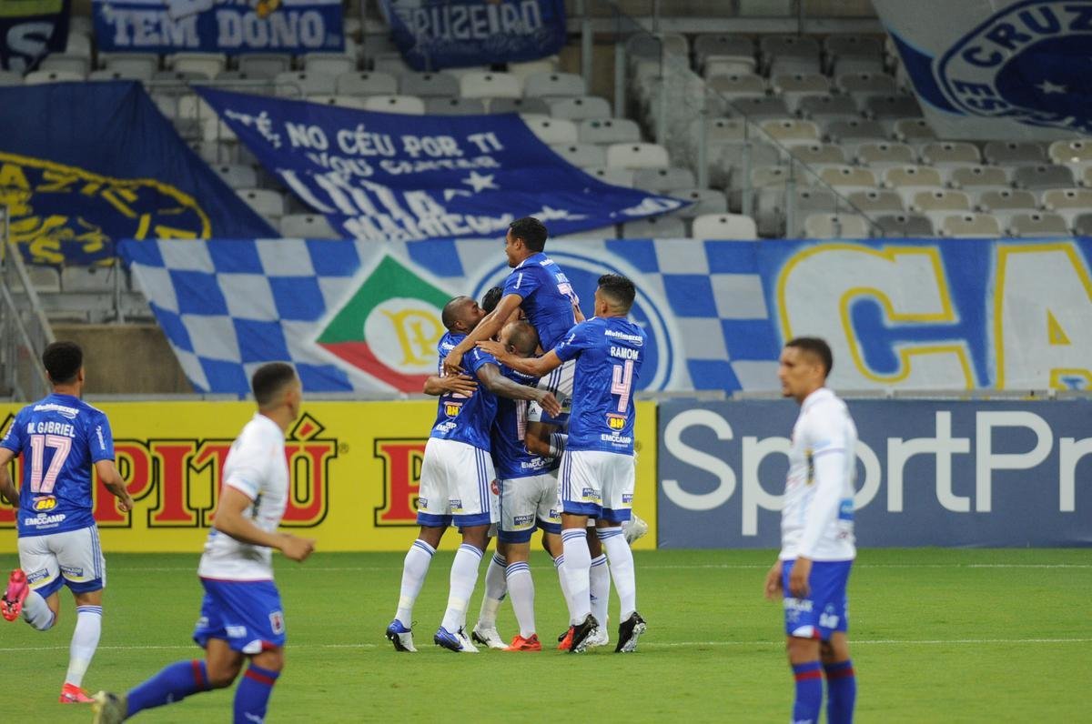 Fotos do jogo entre Cruzeiro e Paran Clube, no Mineiro, em Belo Horizonte, pela 19 rodada da Srie B do Campeonato Brasileiro