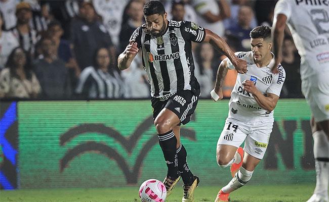 Hulk sentiu dores pouco aps marcar belo gol na Vila Belmiro