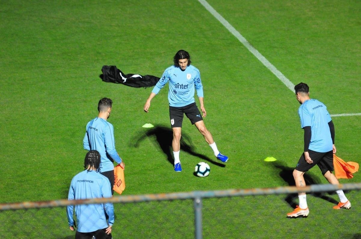 Imagens do primeiro treino da Seleo Uruguaia no Sesc Venda Nova, em Belo Horizonte