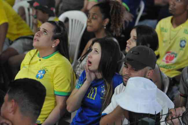 Reviravolta: torcedores acompanham jogo do Brasil com memes - Superesportes