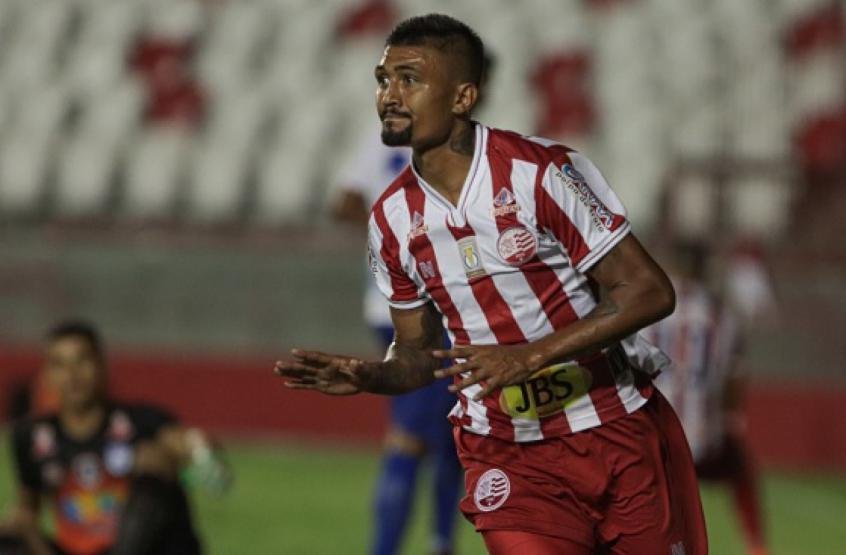 O atacante Kieza marcou 8 gols em 26 jogos pelo Nutico, que terminou a Srie B em 16, com 44 pontos.