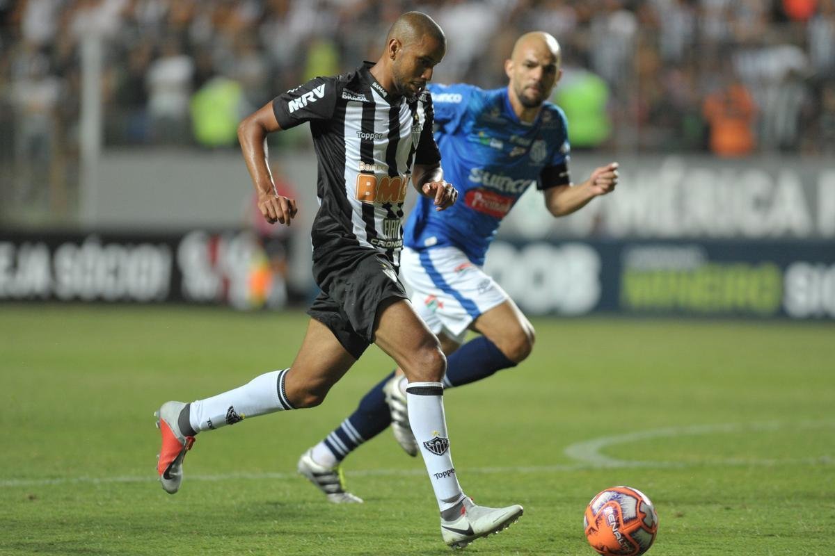 Veja fotos do jogo Atltico x URT