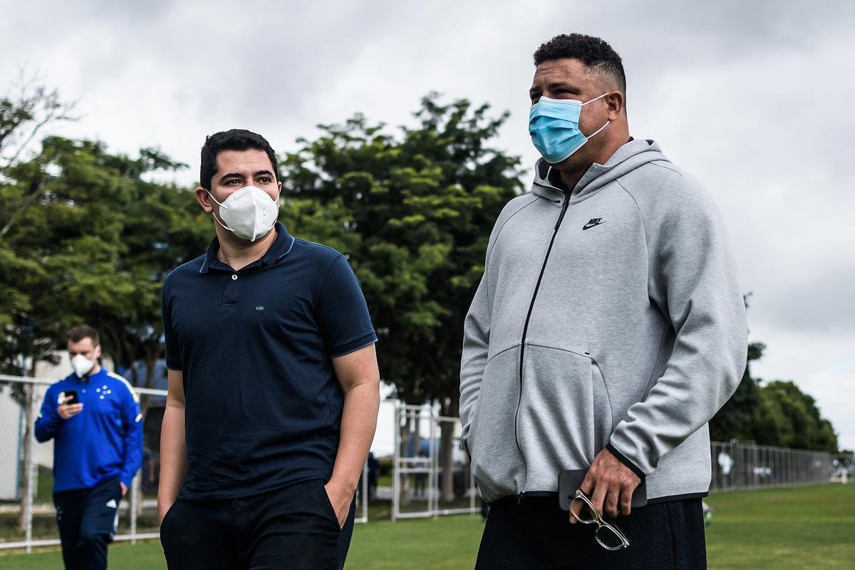 Em sua primeira visita  Toca da Raposa II, Ronaldo concedeu entrevista coletiva e teve contato com jogadores e comisso tcnica do Cruzeiro. Ele tambm se encontrou com scios da categoria Diamante.