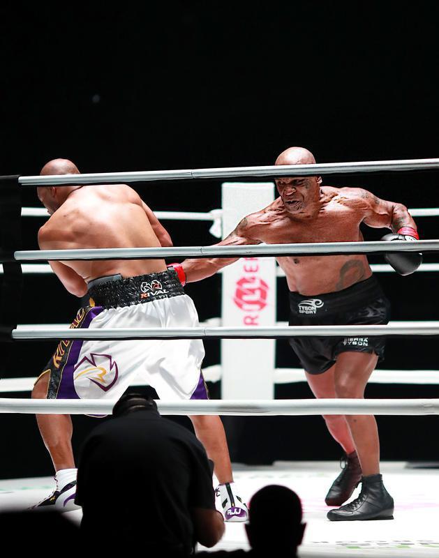 Fotos do retorno de Mike Tyson aos ringues