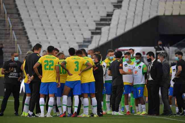 Interrupção de jogo das Eliminatórias repercute como