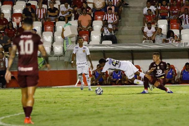Em jogo bastante disputado, o Náutico levou a melhor no começo ao abrir o placar com o Zagueiro Ronaldo Alves logo aos sete minutos do primeiro tempo.