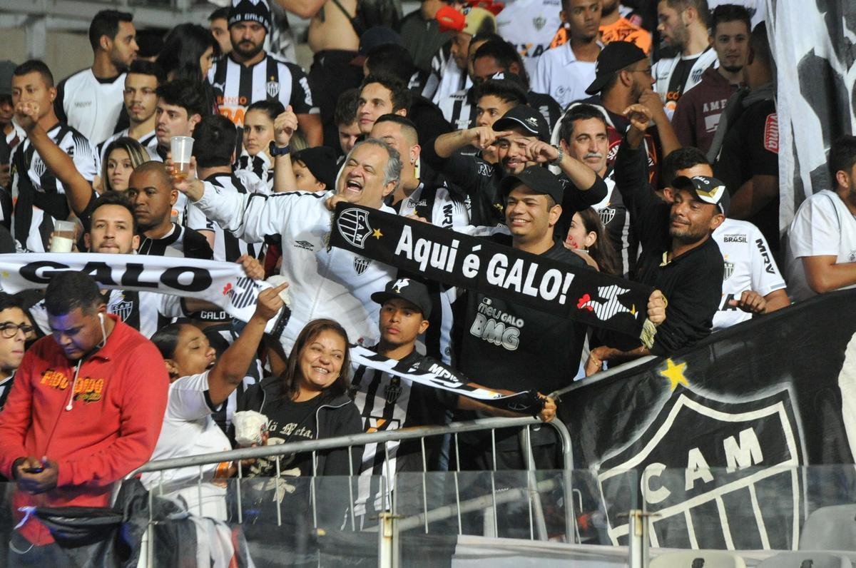 Torcedores do Atltico lotam as arquibancadas do Mineiro para acompanhar a partida vlida pelas quartas de final da Copa do Brasil