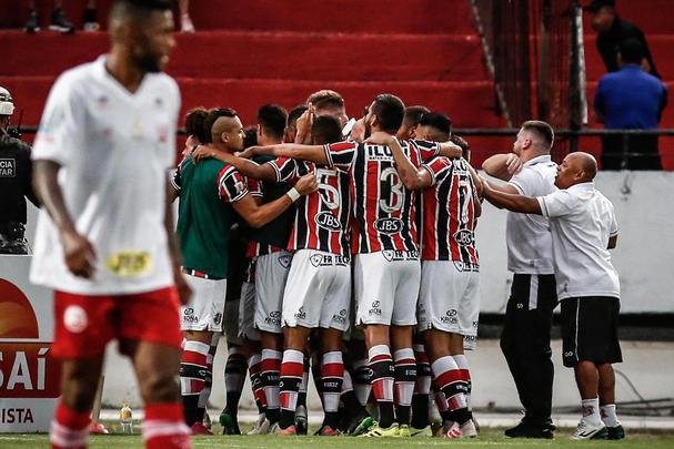 Equipes se enfrentaram pela sétima rodada do Campeonato Pernambucano no estádio do Arruda
