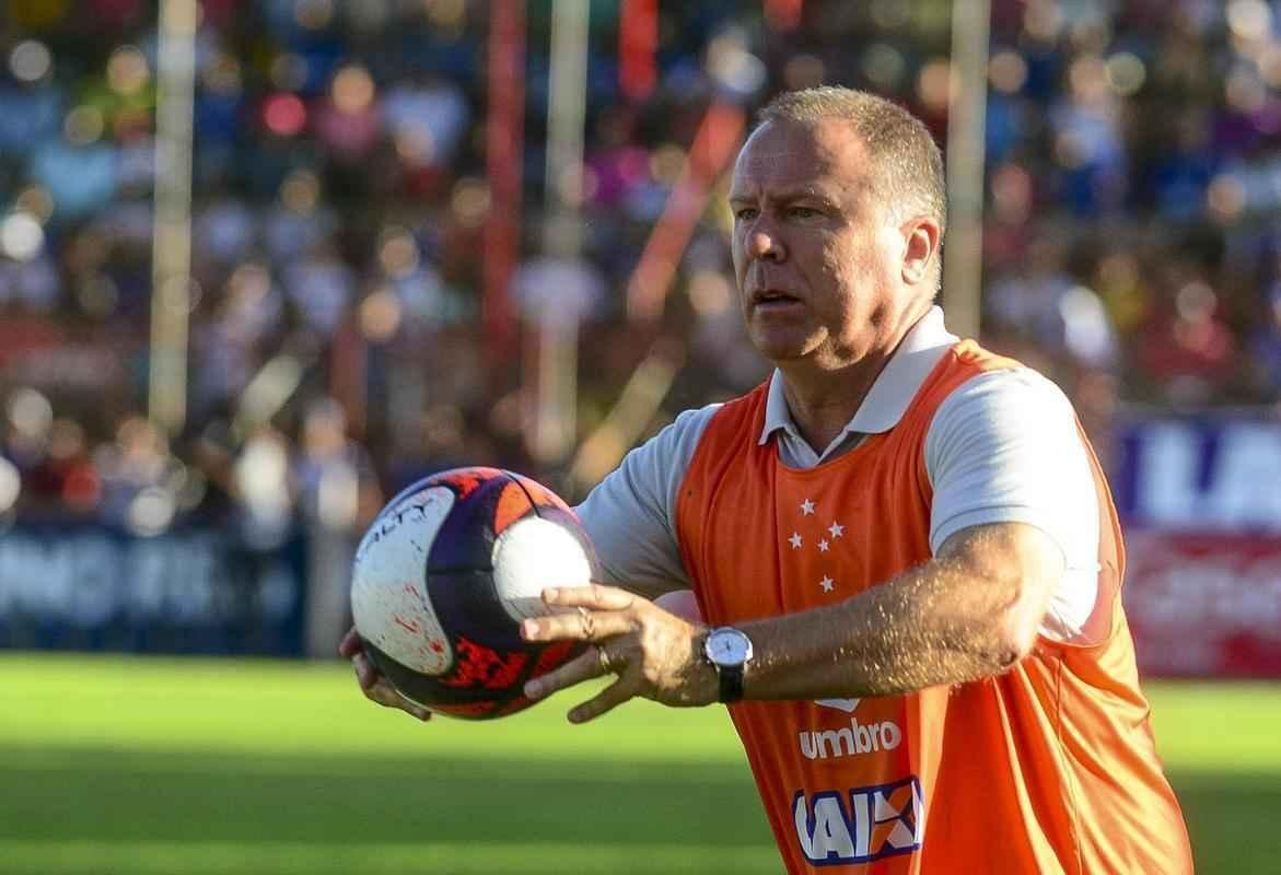 Fotos da vitria do Cruzeiro sobre o Amrica, em Tefilo Otoni, pelo Campeonato Mineiro