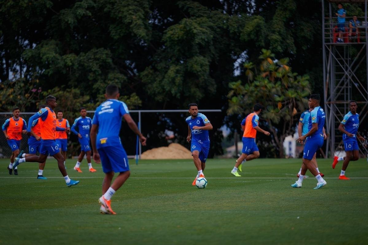 Treino do Cruzeiro nesta segunda-feira, na Toca da Raposa II. Time de Rogrio Ceni enfrenta o Cear na quarta-feira, s 19h30, no Castelo, em Fortaleza, pela 21 rodada do Campeonato Brasileiro
