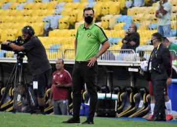 Marquinhos Santos avalia que Coelho fez o pior primeiro tempo sob seu comando 