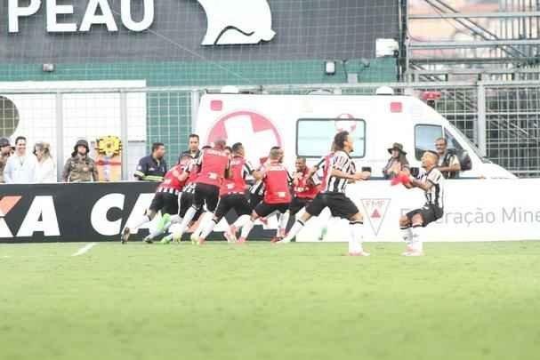 Elias recebeu passe de Cazares pela direita e marcou o segundo do Atltico: 2 a 1