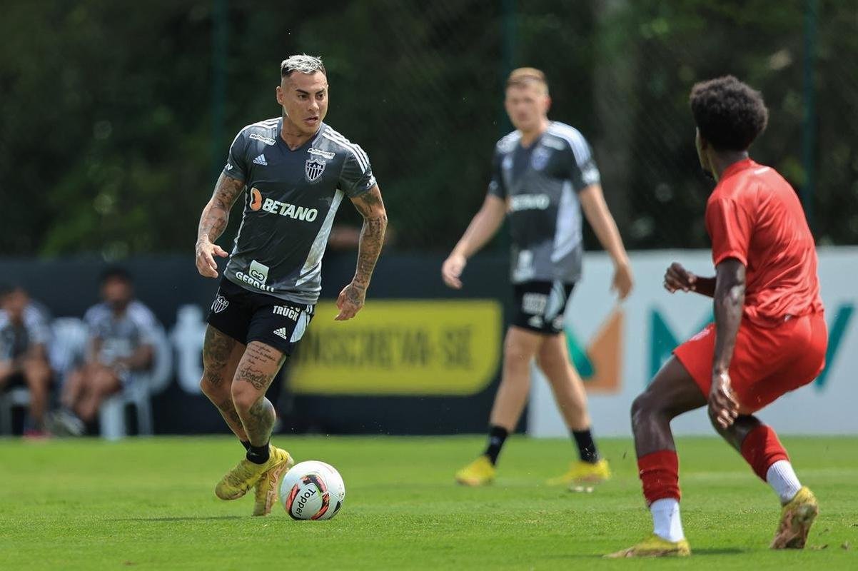 No primeiro jogo-treino, Atltico empatou com o Villa Nova por 1 a 1. Hulk marcou pelo Galo.