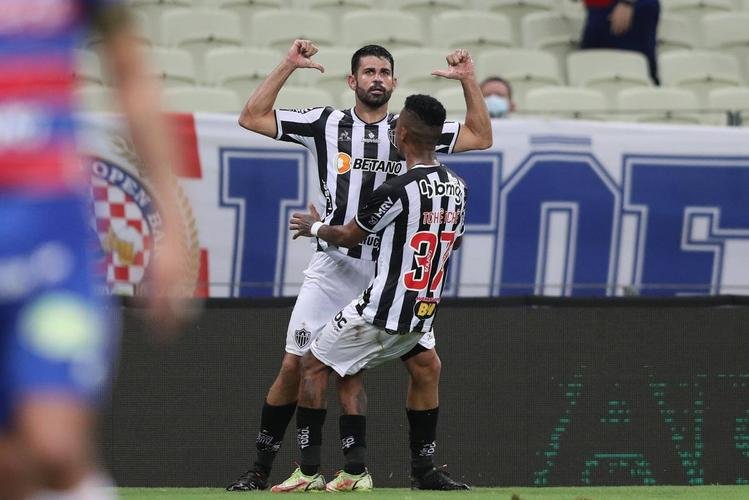 Diego Costa e Hulk marcaram os gols da vitória do Atlético por 2 a 1 sobre o Fortaleza, no Castelão