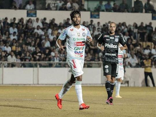 A Ponte Preta anunciou a contratao do volante Bruno Reis, que estava no Operrio