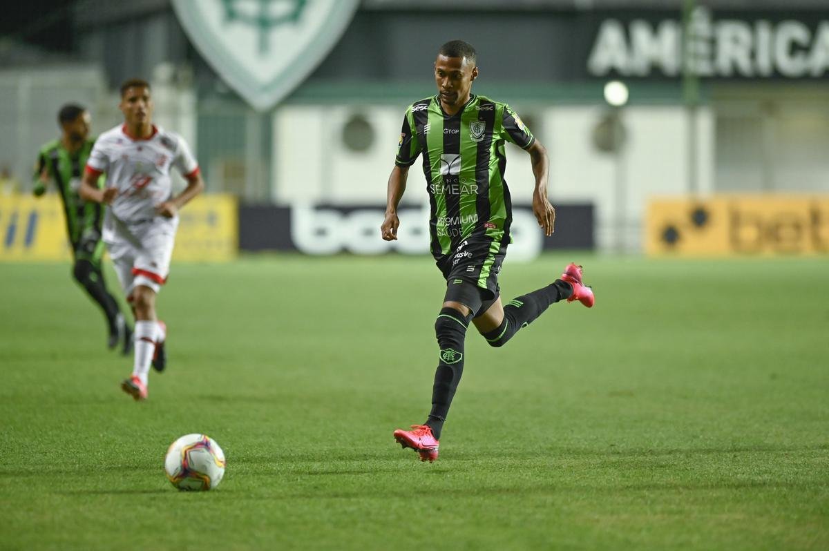 Pela 15ª rodada da Série B, o Náutico visitou o América-MG tentando reagir na tabela e manter a invencibilidade diante do ex-alvirrubro Lisca