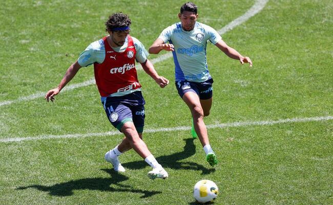 Gustavo Scarpa e Rony em treino do Palmeiras neste sábado