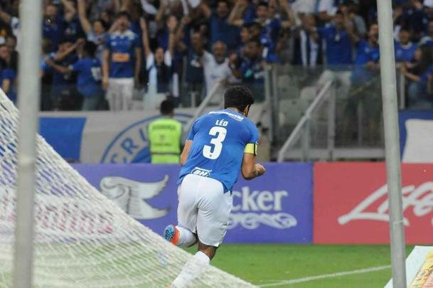 Fotos do duelo entre Cruzeiro e Amrica, no Mineiro