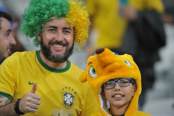 Fotos das torcidas de Brasil e Argentina, no Mineiro, no clssico vlido pela semifinal da Copa Amrica