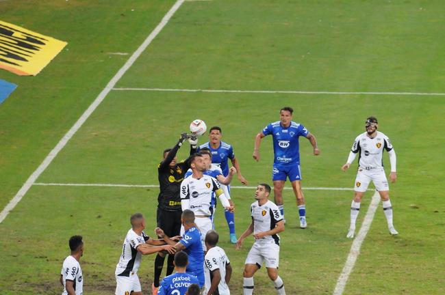 Fotos do jogo entre Cruzeiro e Sport, no Mineiro, em Belo Horizonte, pela 15 rodada da Srie B do Campeonato Brasileiro (28/6/2022)