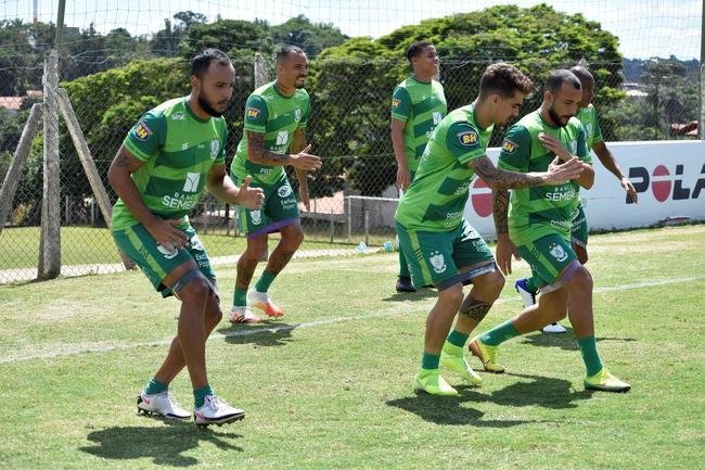 Dos dias 26 a 28 de janeiro, o Amrica realizou atividades totalmente voltadas ao confronto contra o Ava, pela 38 rodada da Srie B do Campeonato Brasileiro. Nesta sexta-feira (29), s 21h30, Coelho e Leo da Ilha se enfrentam no Independncia, em Belo Horizonte. A partida pode selar um indito tricampeonato do Amrica, que se isolaria como maior vencedor da competio. Alm disso, o elenco almeja a conquista para coroar uma temporada histrica, em que o clube foi semifinalista da Copa do Brasil.