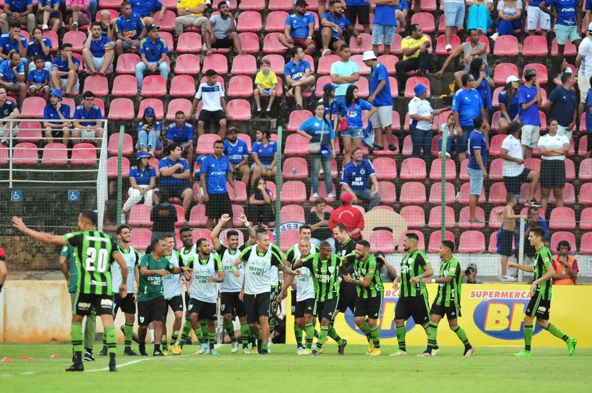 Cruzeiro e Amrica se enfrentaram na Arena do Jacar, em Sete Lagoas, pelo jogo de ida da semifinal do Campeonato Mineiro