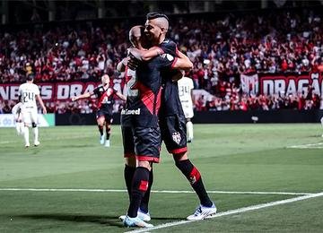 Dragão aproveita mando de campo no Antônio Accioly, em Goiânia, derrota o Timão por 2 a 0 e sai na frente na busca por vaga na semifinal