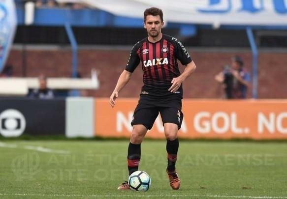 Paulo Andr (Atltico-PR) - 34 anos - 2 jogos no Campeonato Brasileiro - O experiente defensor briga por vaga no time titular com Wanderson.