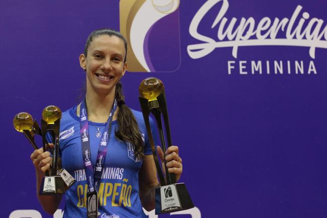 Levantadora Macris foi a melhor da posio e MVP da temporada 