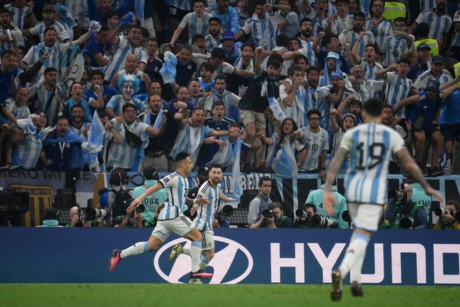 Na prorrogao, Messi fez mais um e recolocou a Argentina na frente da Frana: 3 a 2