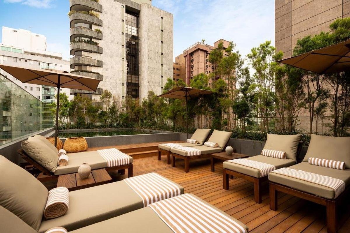 Luxuoso hotel Fasano  a 'casa' de Ronaldo em Belo Horizonte. Dono de 90% da SAF do Cruzeiro se hospeda sempre no local e realiza reunies com sua equipe e parceiros. 