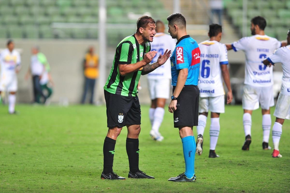 Amrica e Chapecoense fizeram confronto direto por posies na tabela do Campeonato Brasileiro