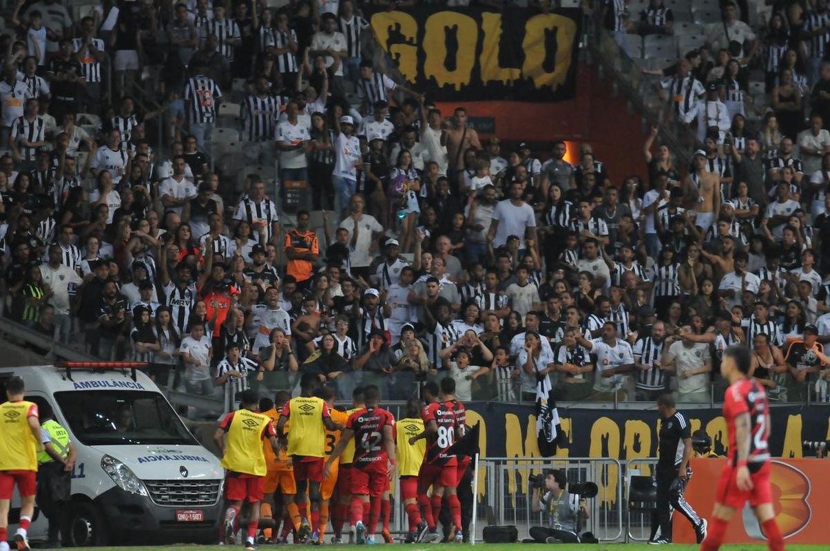 Fotos da partida entre Atltico e Athletico-PR, neste domingo (7), no Mineiro, pela 21 rodada do Campeonato Brasileiro