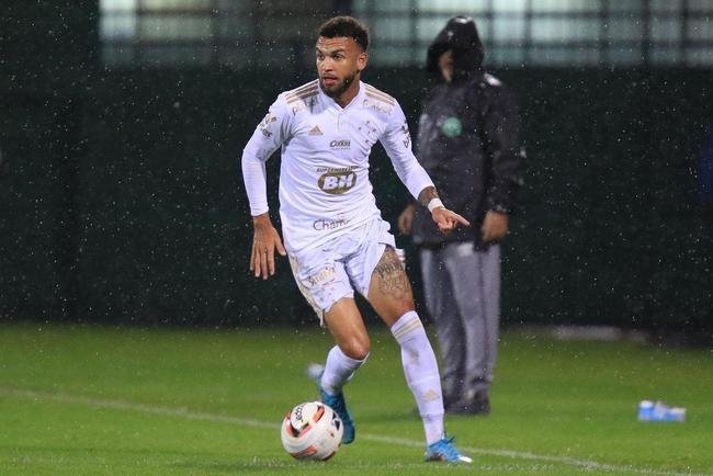Cruzeiro venceu a Chapecoense por 2 a 0 na Arena Cond, em Chapec, neste sbado (30), pela quinta rodada da Srie B. Gols foram de Geovane e Edu, na etapa final