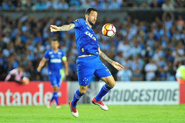 Ex-Cruzeiro, Ariel Cabral é anunciado por clube uruguaio