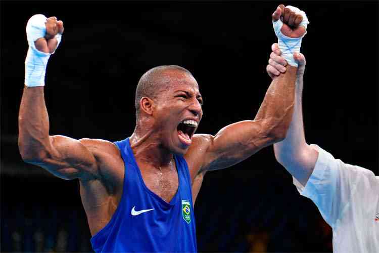 Robson Conceição esquece favoritismo de cubano, vence a luta e vai à final no boxe - Jogos 2016