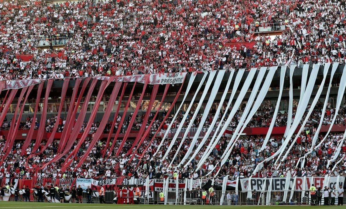 Torcedores do River Plate lotaram o Monumental e tiveram que voltar para casa frustrados