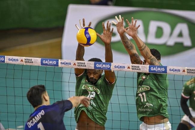 Cruzeiro se garantiu na decis�o do Sul-Americano de V�lei ao bater os argentinos do Policial Voley por 3 sets a 0, neste s�bado (5), no Gin�sio do Riacho, em Contagem. As parciais foram de 25/20, 29/27 e 25/16