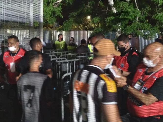 Fotos da torcida do Atltico no pr-jogo contra o Palmeiras no Mineiro