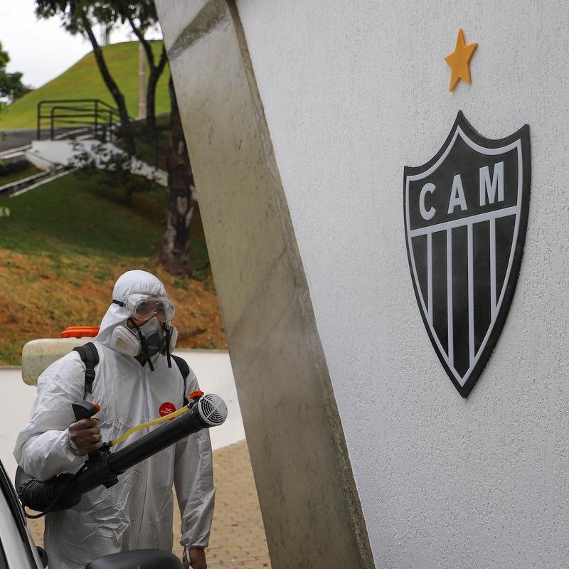 Fotos da desinfeco na Cidade do Galo