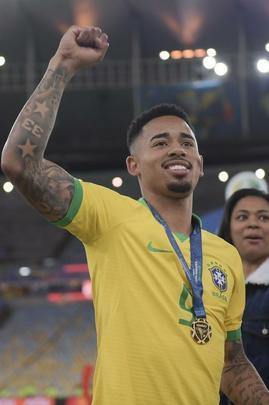 Seleção Brasileira derrota Peru por 3 a 1, conquista Copa América e ergue a taça no Maracanã; veja as fotos da festa do Brasil