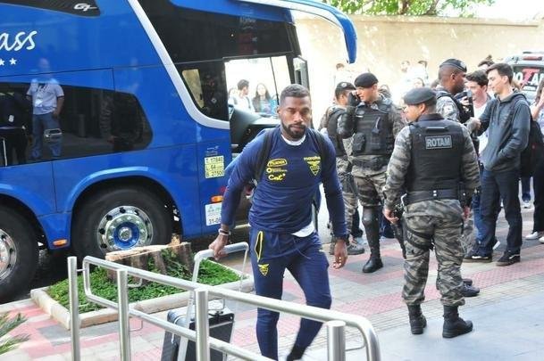 Delegao do Equador desembarcou nesta tera-feira em Belo Horizonte, onde estrear na Copa Amrica