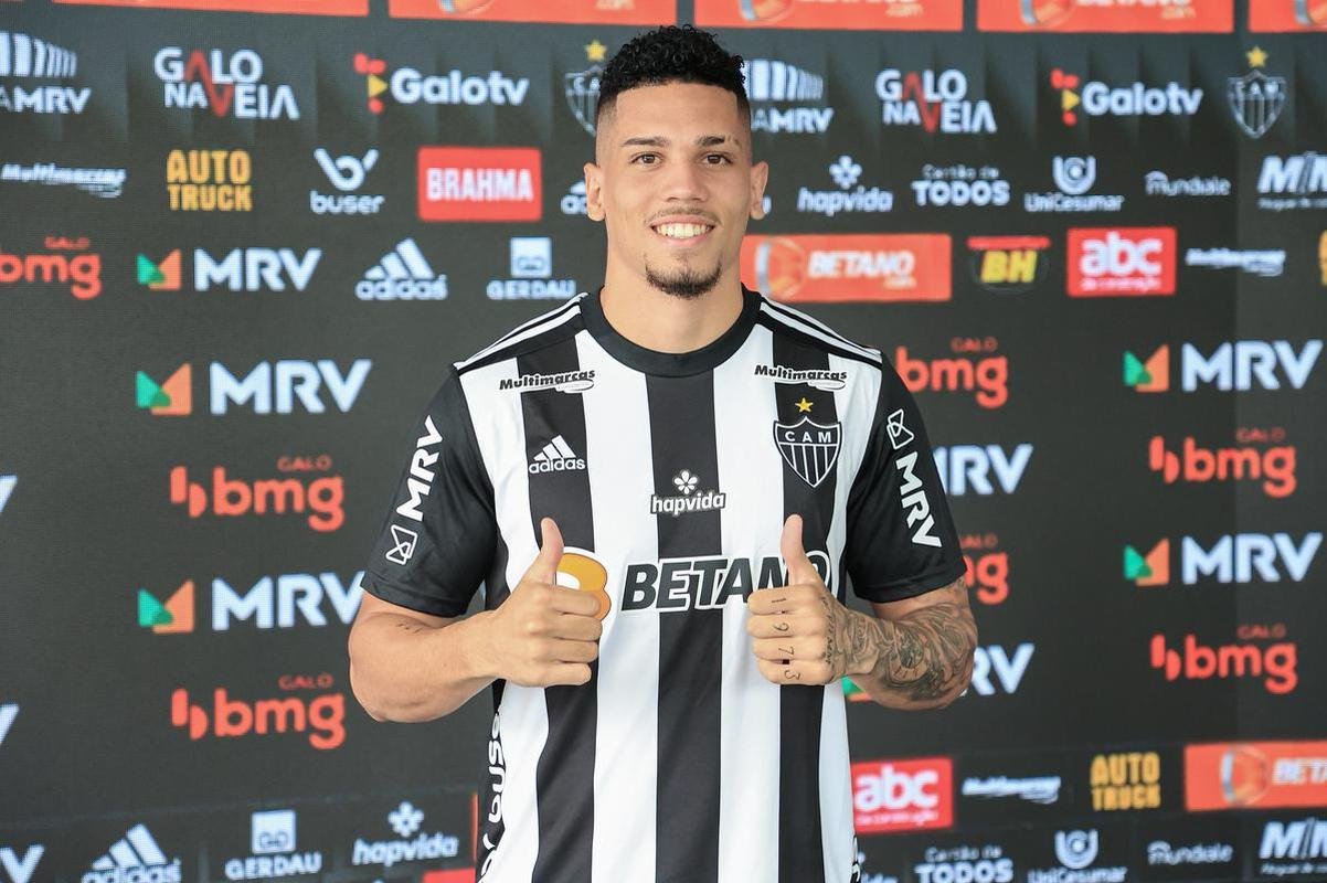 Paulinho foi oficialmente apresentado na Cidade do Galo nesta sexta-feira (16/12).