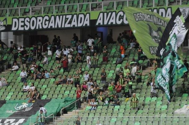 Com gols de Felipe Augusto e Al, Amrica venceu Coimbra por 2 a 0, nesta segunda-feira, no Independncia, pela sexta rodada do Campeonato Mineiro