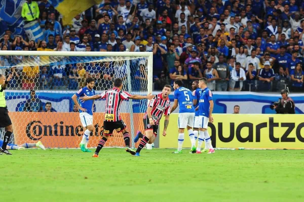 Imagens de Cruzeiro x So Paulo, pela quarta fase da Copa do Brasil, no Mineiro