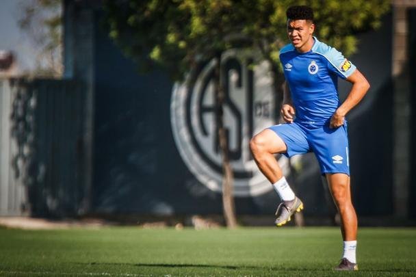 Cruzeiro treinou no complexo Nuevo Gasómetro, do San Lorenzo, antes da estreia na Copa Libertadores. Time celeste enfrenta o Huracán, nesta quinta-feira (07/03), às 19h, no El Palacio